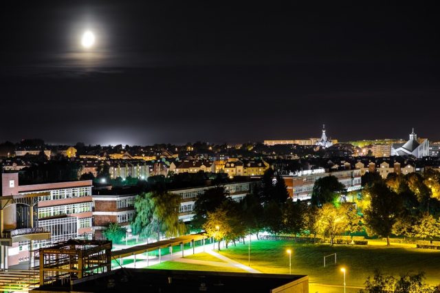 widok nocny z lotu ptaka na Politechnikę Białostocką